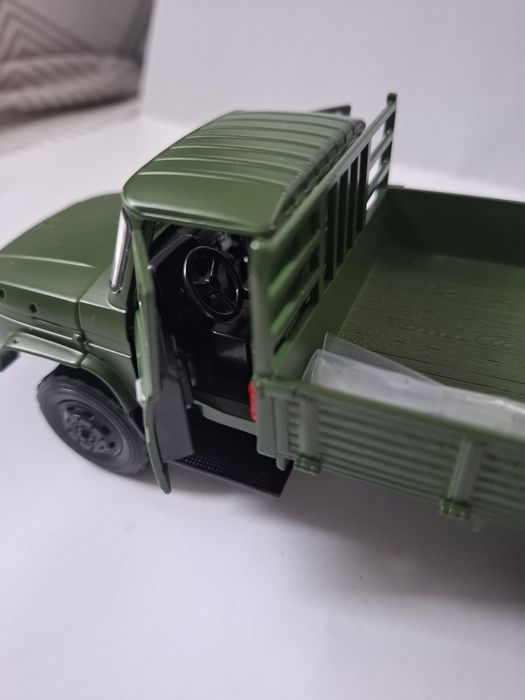 Военен камеон играчка FAW Jiefang CA141 мащаб 1:36