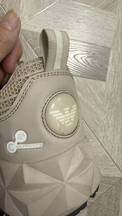 Продам кроссовки EA7