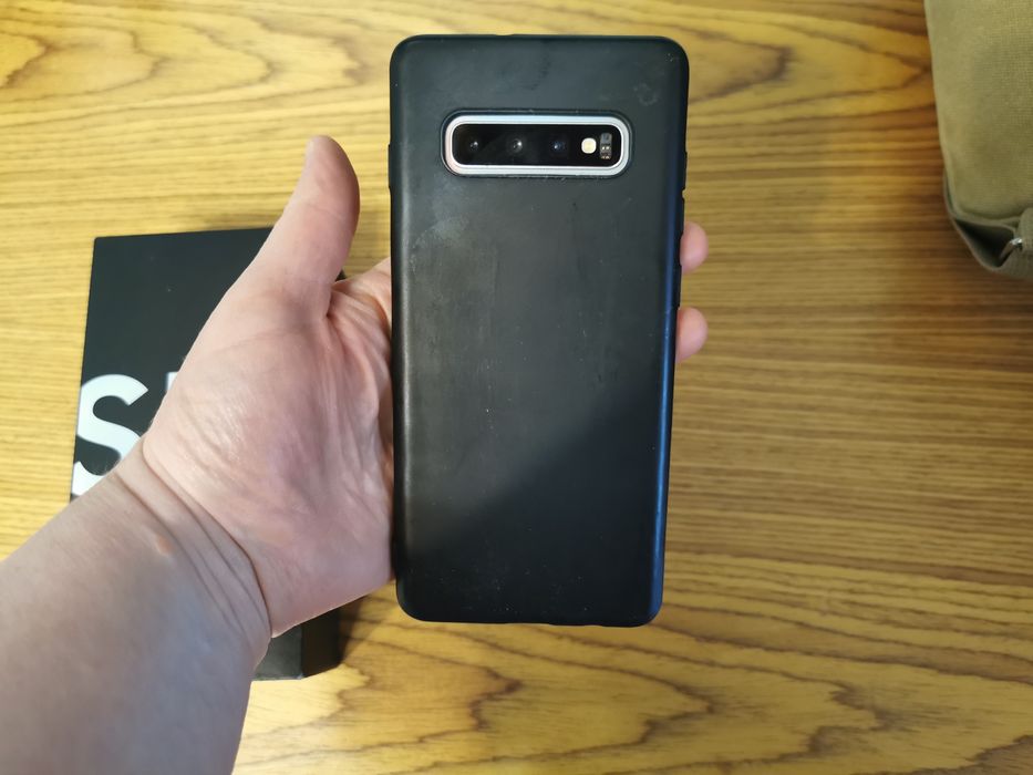Смартфон Samsung Galaxy S10+