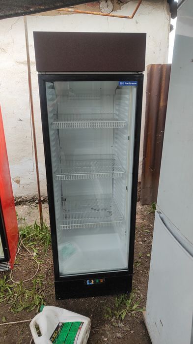 Продам витринный холодильники