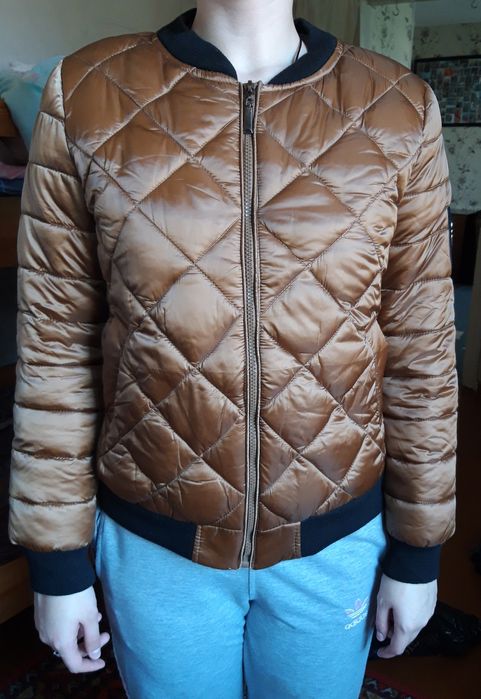 Куртка женская. Новая. Размер 42-44. Бронзового цвета