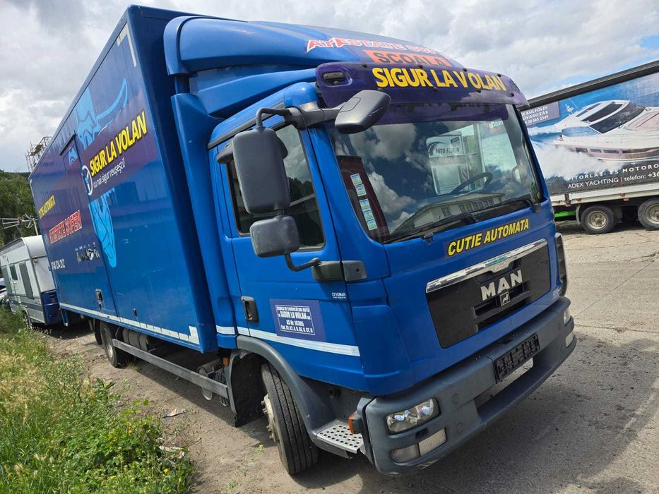 Camioane AUTOMATE Mercedes Atego si MAN lift cu remorca scoala