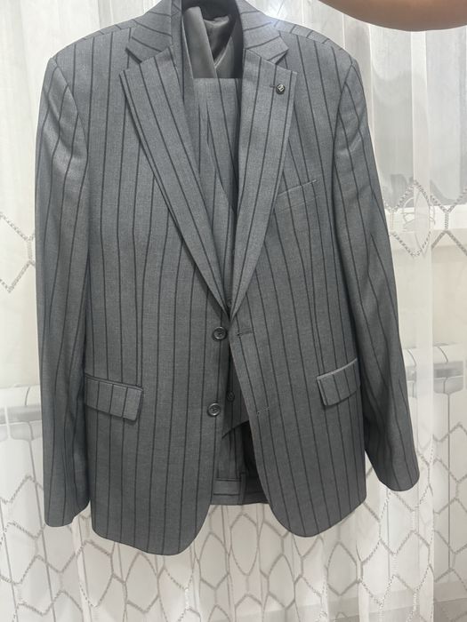 Продаются 2 КОСТЮМА