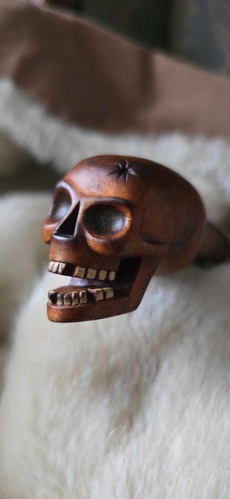 Авторска съвършена дърворезба– действащо ц/г/ре.