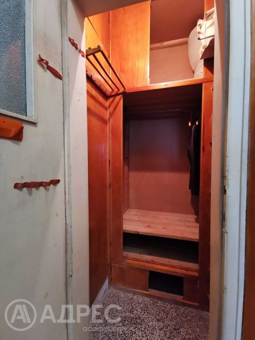 Тристаен апартамент, Здравец, 71 кв.м., ет. 3/4, без подобрения