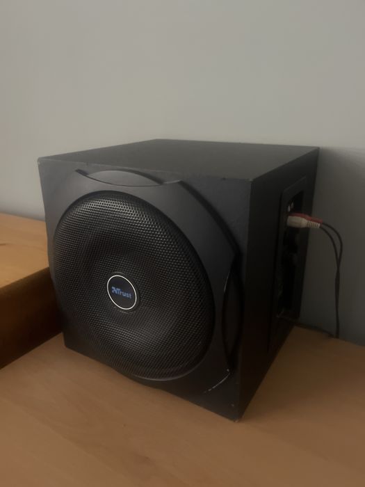 Продава се субуфер в добро състояние