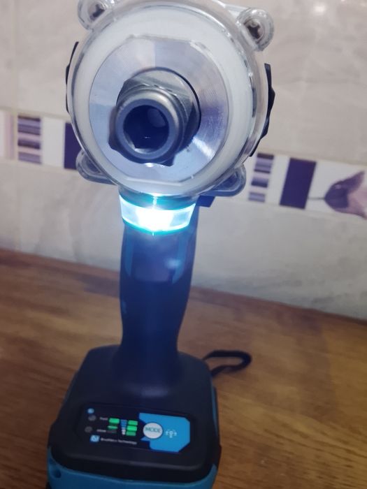 Autofiletanta impact Makita DTW285 cu baterie de 6A