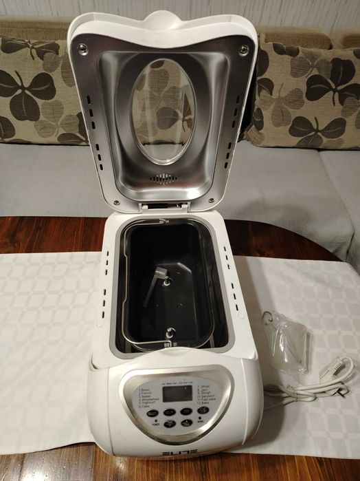 Продавам чисто нова хлебопекарна ELITE BM-005B