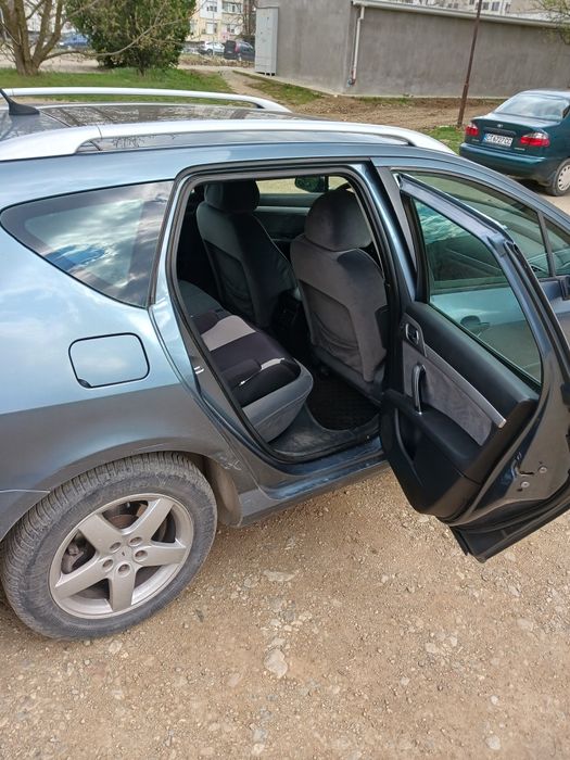 Продавам Пежо 407