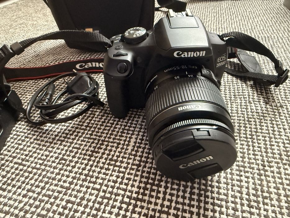 DSLR фотоапарат CANON EOS 2000D EF-S 18-55 IS 24.1 MPx, WI-FI