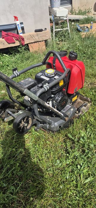 Placa tasat pământ Husqvarna LF 75