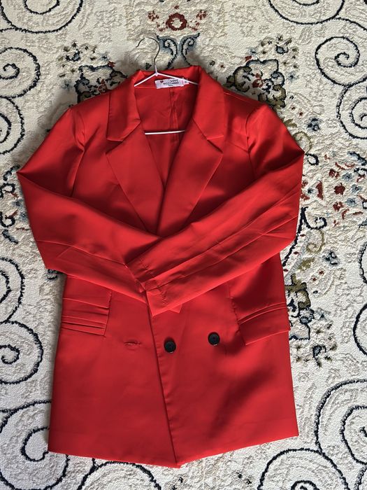 пиджак сатылады. бреуи коныр кожаный