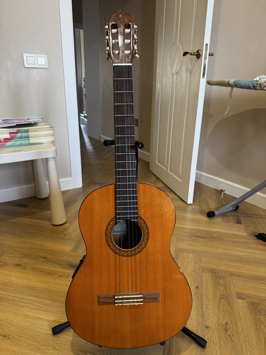 Продам гитару Yamaha модел СХ 40