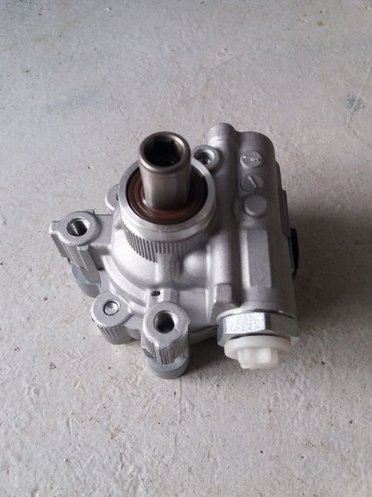 Pompa servo Chrysler 300c 2.7  3.5