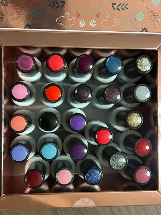 Продавам чисто нови гел лакове на gelit