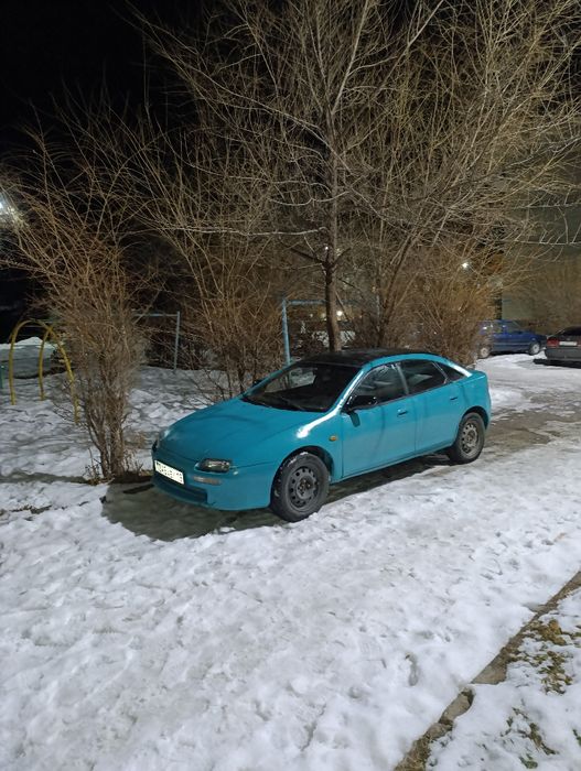 Автомобиль Мазда 323