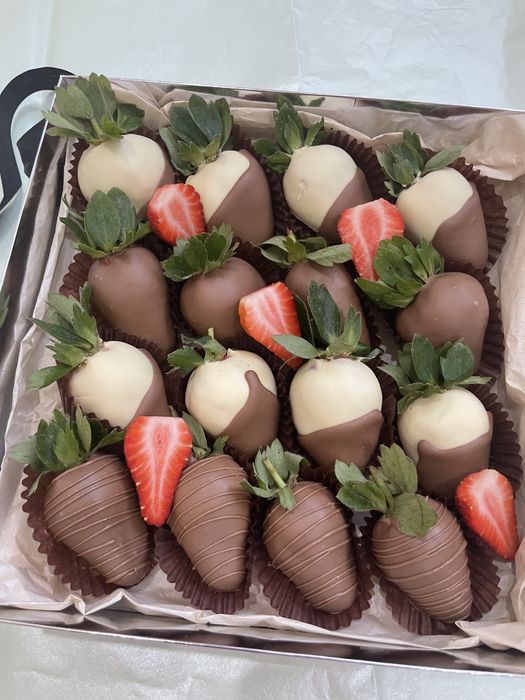 Киндер клубника в шоколаде