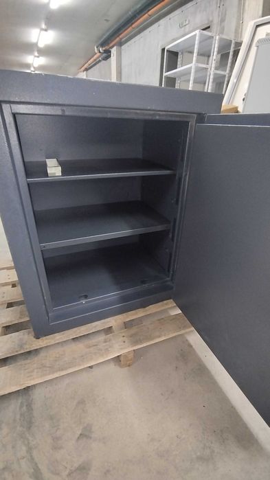 Стара метална каса VALBERG Bastion 80 - Метален сейф