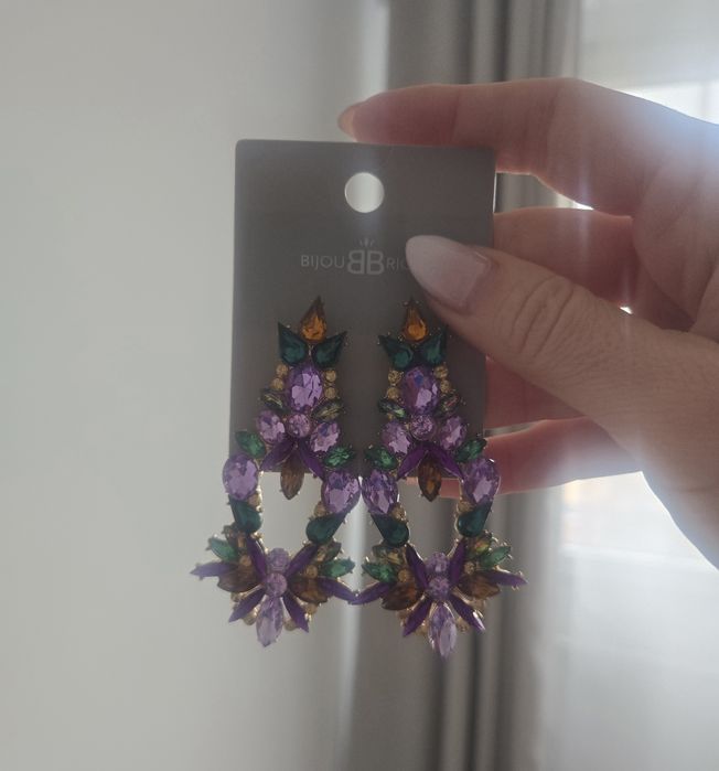 Чисто нови обеци с камъни