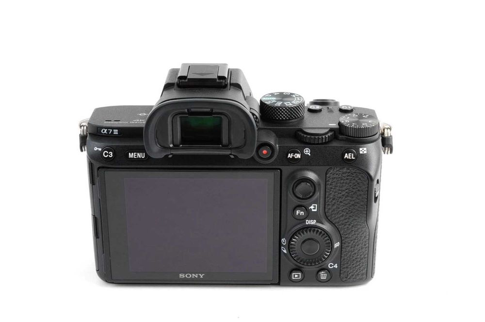 Sony A7III тяло , много запазен - 21000 кадъра.