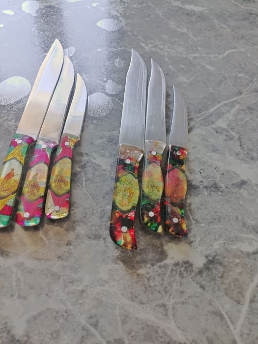 Продам два комплекта ножей.
