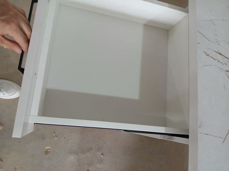 Современный компьютерный стол