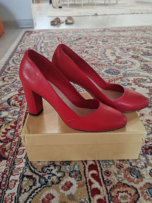 Туфли на высоких каблуках