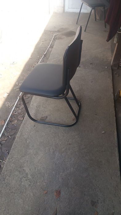 Стулья на металлическом карказе от производителя