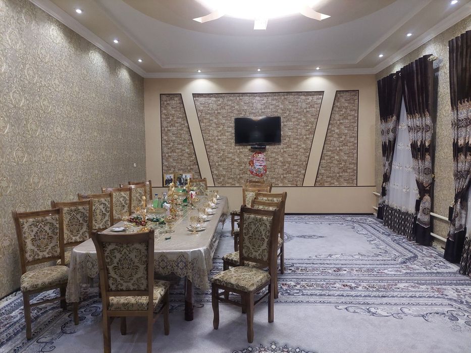 Ховли сотилади 2 этажли