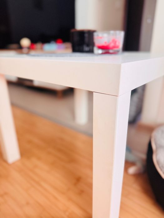 Продавам холна маса