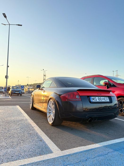 Vând Audi TT  1.8
