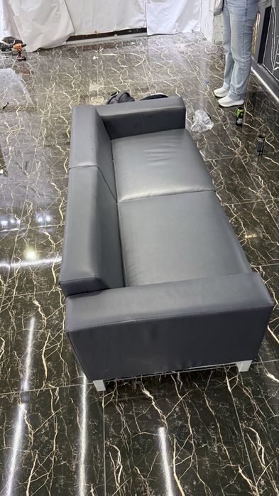 Диван темно серый кожный