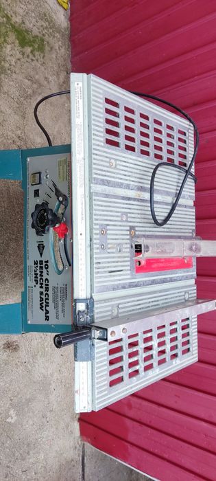 Circular cu masa de aluminiu