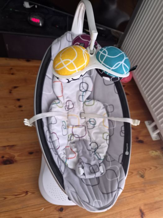 Електрическата бебешка люлка mamaRoo 4.0