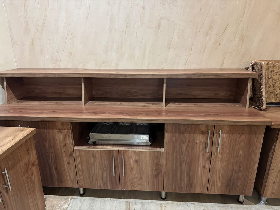 Блок маса,шкафове