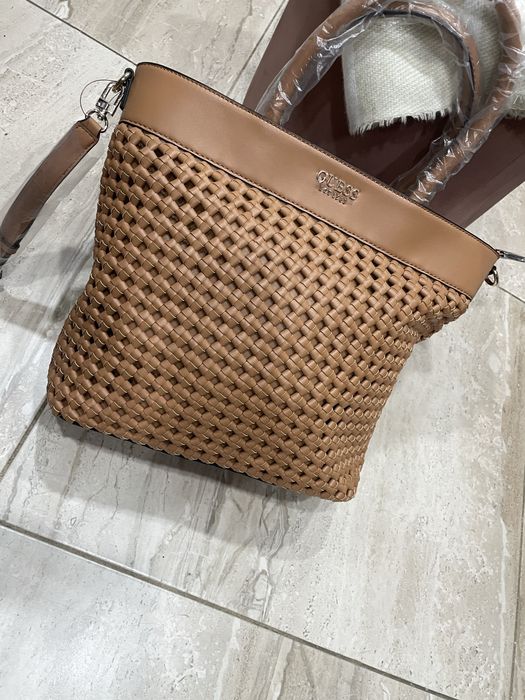 Оригинална чанта guess
