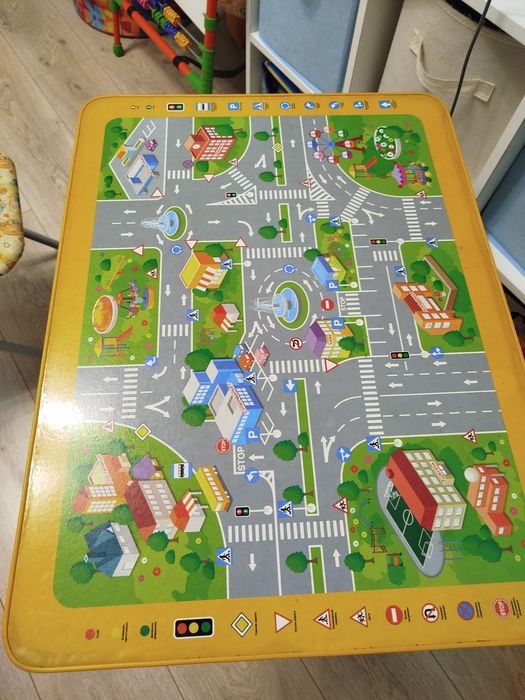 Детский столик со стульчиком