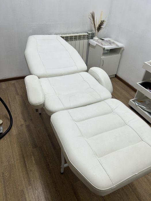 Продается кушетка косметологическая