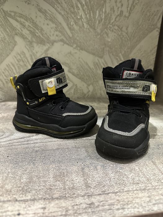 Продам детскую обувь