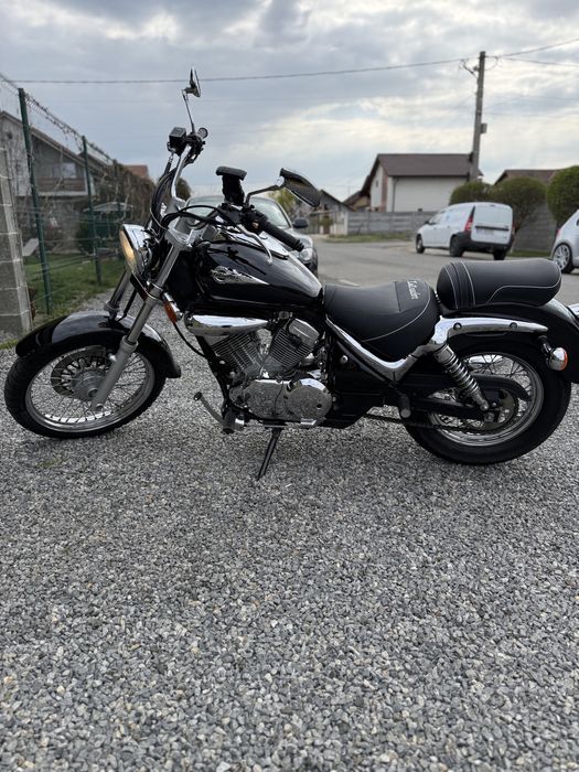 De vanzare Suzuki Intruder LC250 Clasic