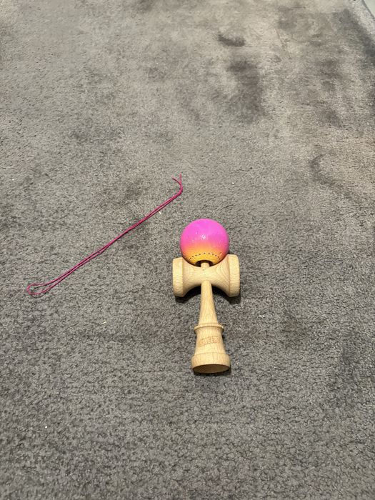 Kendama:Setup tama bisoi(Are grip.)+ken sweets