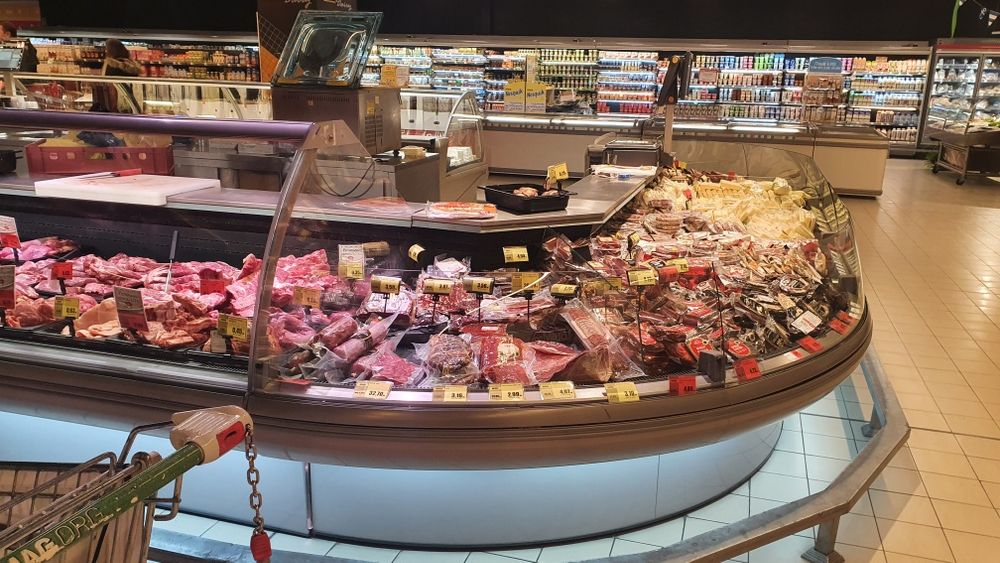 Щандови хладилни витрини