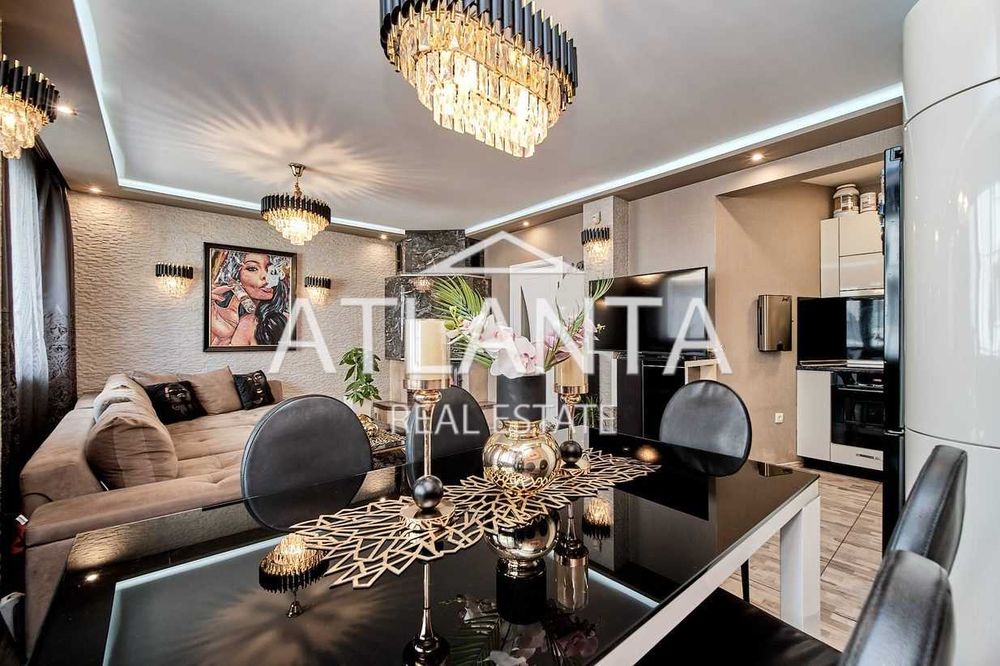 Продава се Тристаен апартамент в Варна, Цветен квартал - 106 кв.м за 2340 €/кв.м - Снимка #1