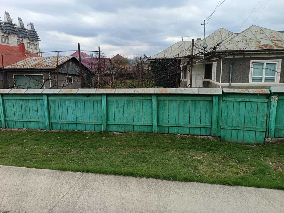 casa de vanzare din caramida in Roznov la iesirea spre P. Neamt