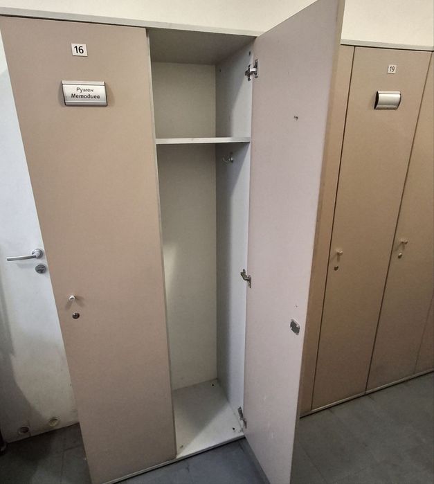 Гардеробчета за офис