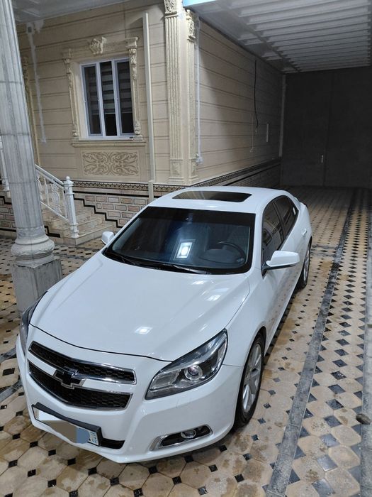 Malibu 1 pazitsiya-3 juda yaxshi xolatda rangi oq