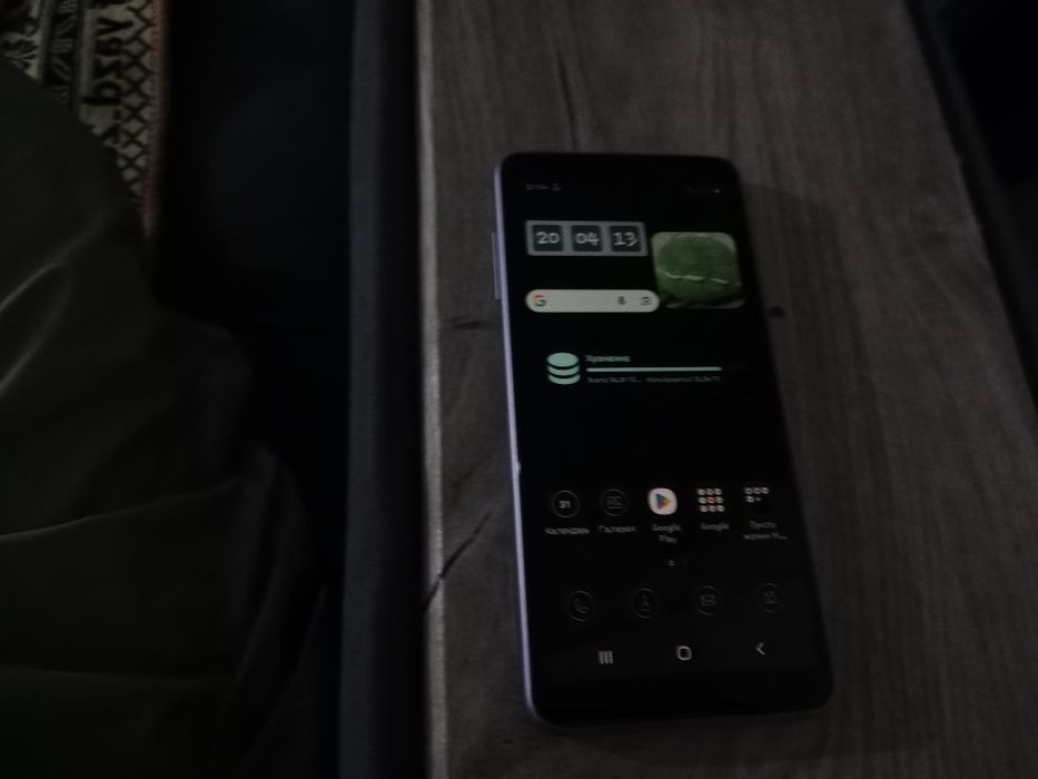 Samsung galaxy A8 отдам за 15к