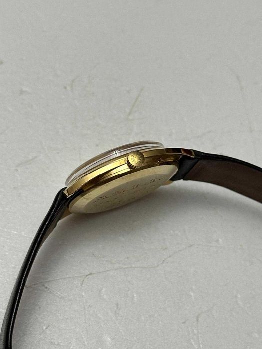 CEAS AUR 18K LONGINES - Cal. L633.1 - Gold Textured Dial - 1976 - 16g.