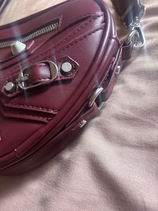 Стильная бордовая сумка