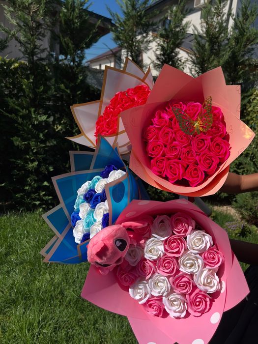 Buchet trandafiri sapun cu stitch ursulet coronita/ trandafiri cu sclipici